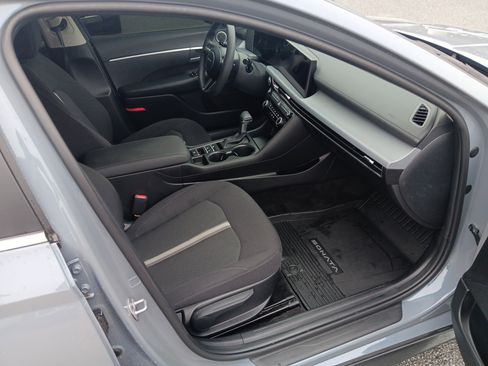 Used 2025 Hyundai Sonata SE FWD image 19