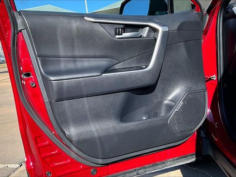 Used 2025 Toyota RAV4 XLE image 23