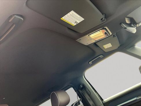 Used 2025 Volkswagen ID. Buzz Pro S RWD image 28