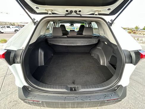 Used 2023 Toyota RAV4 XLE AWD/4WD image 28