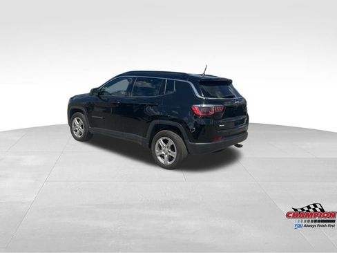 Used 2024 Jeep Compass Latitude image 3