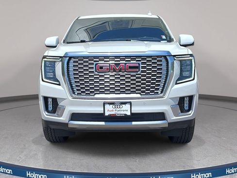 Used 2021 GMC Yukon Denali w/ Denali Premium Package AWD/4WD image 3