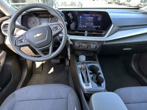 Used 2024 Chevrolet Trax LS w/ LS Convenience Package FWD image 13