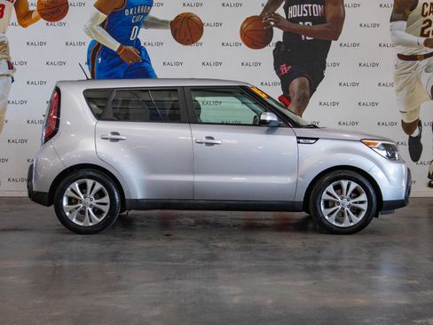 Used 2015 Kia Soul + w/ Audio Package image 18