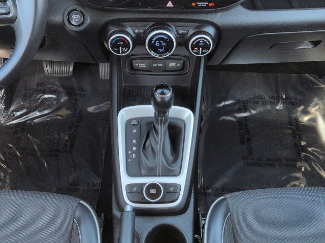 Used 2022 Hyundai Venue Limited FWD image 19