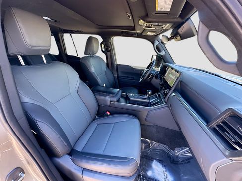 Used 2024 Lexus GX 550 image 33