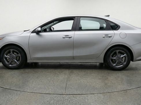 Used 2025 Kia K4 LXS image 5