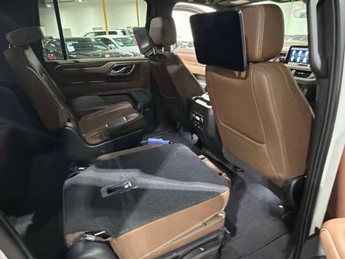 Used 2021 Chevrolet Suburban High Country w/ Premium Package RWD image 16