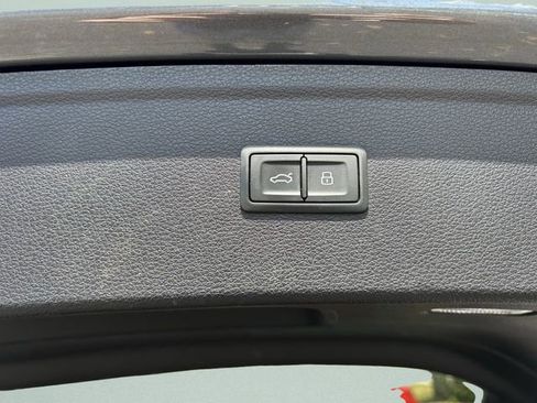 Used 2022 Audi Q5 2.0T Premium w/ Convenience Package image 16