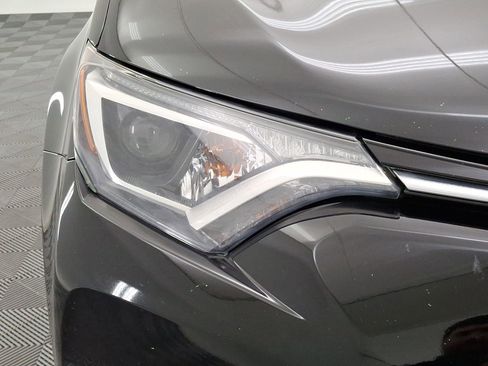 Used 2018 Toyota RAV4 XLE w/ Plus Extra Value Package AWD/4WD image 27