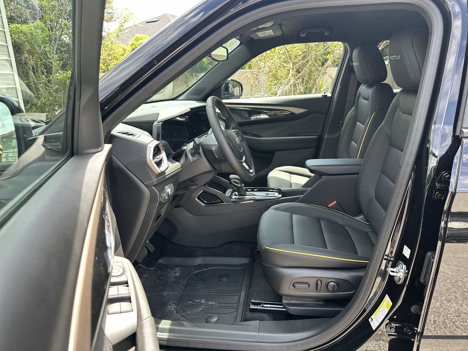 New 2026 Chevrolet TrailBlazer ACTIV w/ Convenience Package FWD image 2