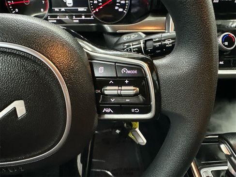 Used 2023 Kia Sorento LX image 25