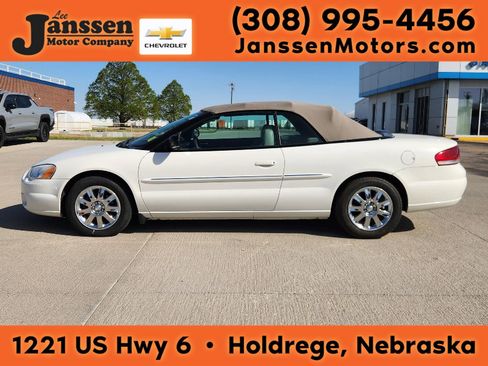 Used 2004 Chrysler Sebring Limited FWD image 1