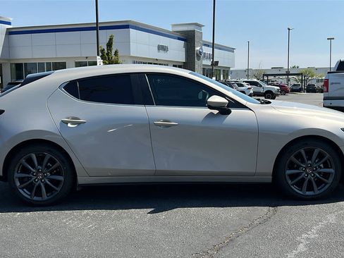 Used 2022 MAZDA MAZDA3 s FWD image 4