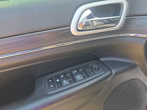 Used 2022 Jeep Grand Cherokee Limited AWD/4WD image 12