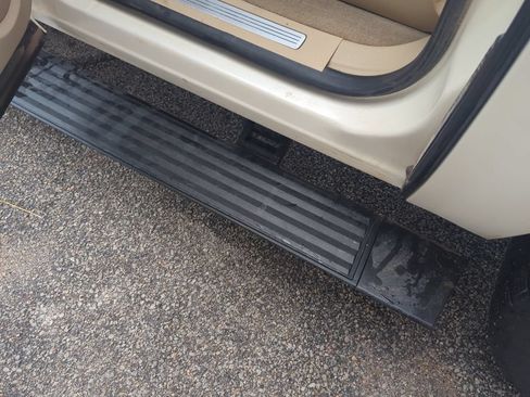 Used 2013 Chevrolet Avalanche LTZ AWD/4WD image 13