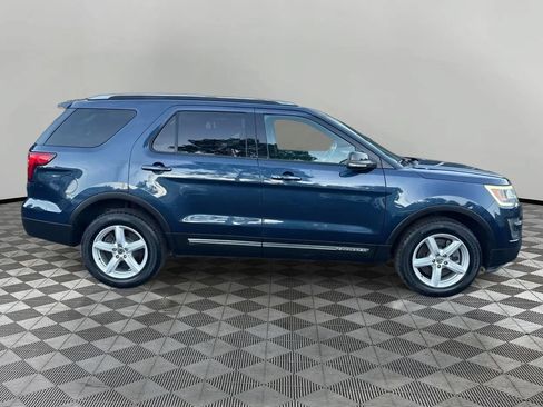 Used 2016 Ford Explorer XLT w/ Equipment Group 202A AWD/4WD image 4