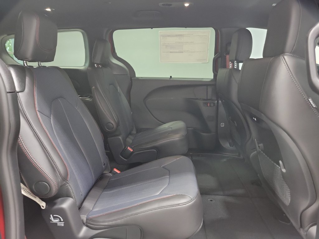 New 2027 Chrysler Pacifica Select AWD/4WD image 12