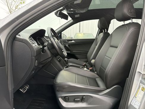 Used 2021 Volkswagen Tiguan SE R-Line FWD image 11