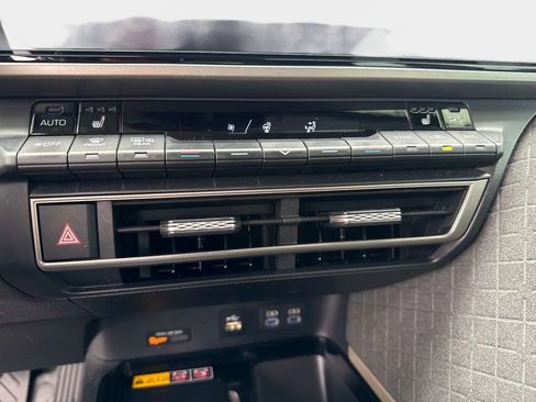 Used 2025 Toyota Camry XLE image 20