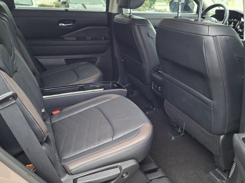 Used 2023 Nissan Pathfinder Platinum AWD/4WD image 23