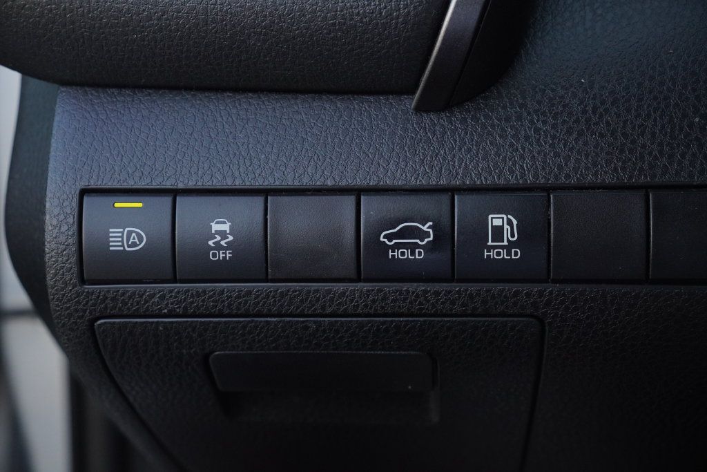 Used 2021 Toyota Camry XLE w/ Carpet Mat Package (TMS) FWD image 18