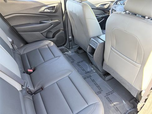 Used 2024 Chevrolet Trax ACTIV w/ Sunroof Package image 14