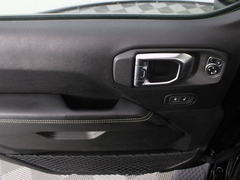 Used 2020 Jeep Gladiator Overland image 13