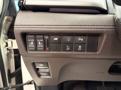 Used 2019 Honda Odyssey Elite image 17