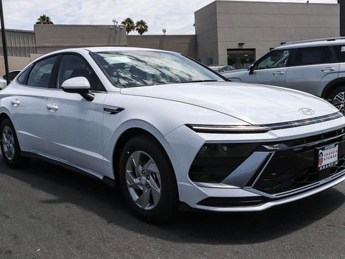 New 2026 Hyundai Sonata SE FWD image 3