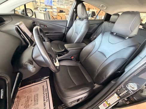 Used 2017 Toyota Prius Prime Premium image 12