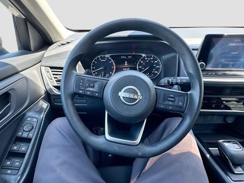 Used 2024 Nissan Rogue S FWD image 11