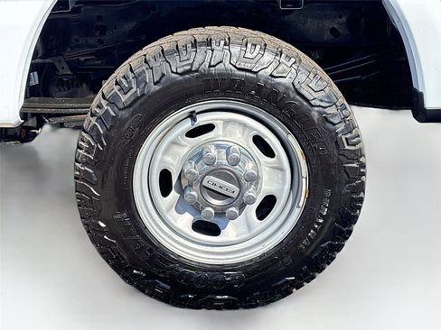 Used 2023 Ford F250 XL w/ FX4 Off-Road Package image 30