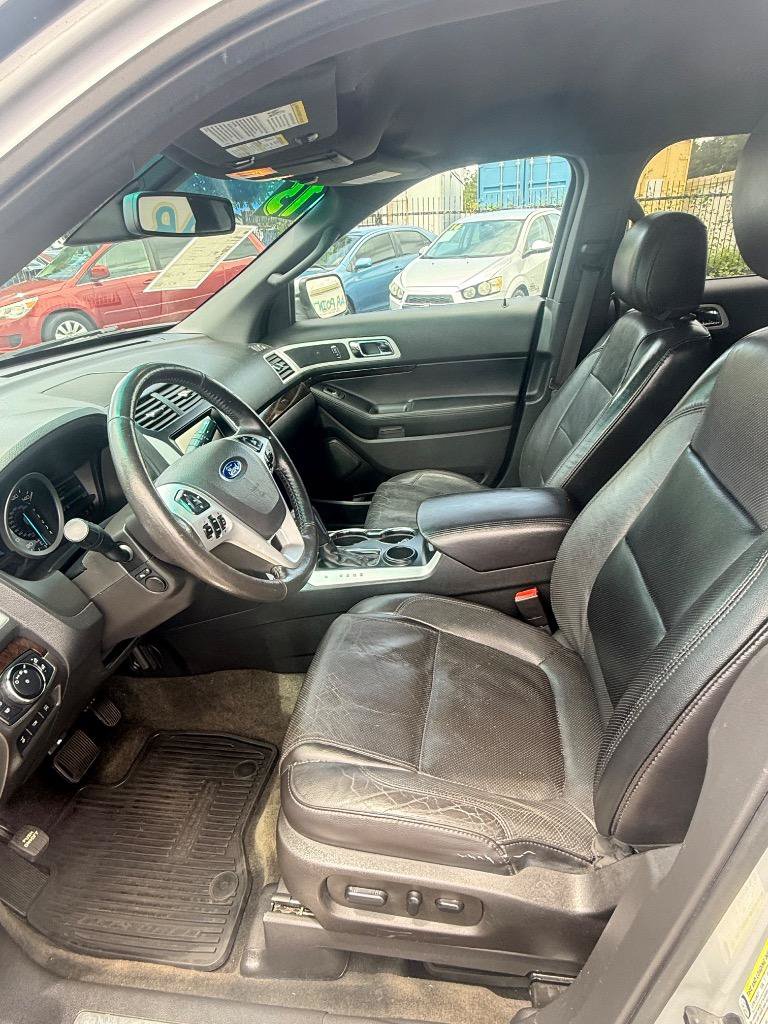Used 2015 Ford Explorer Limited w/ Equipment Group 302A FWD image 10