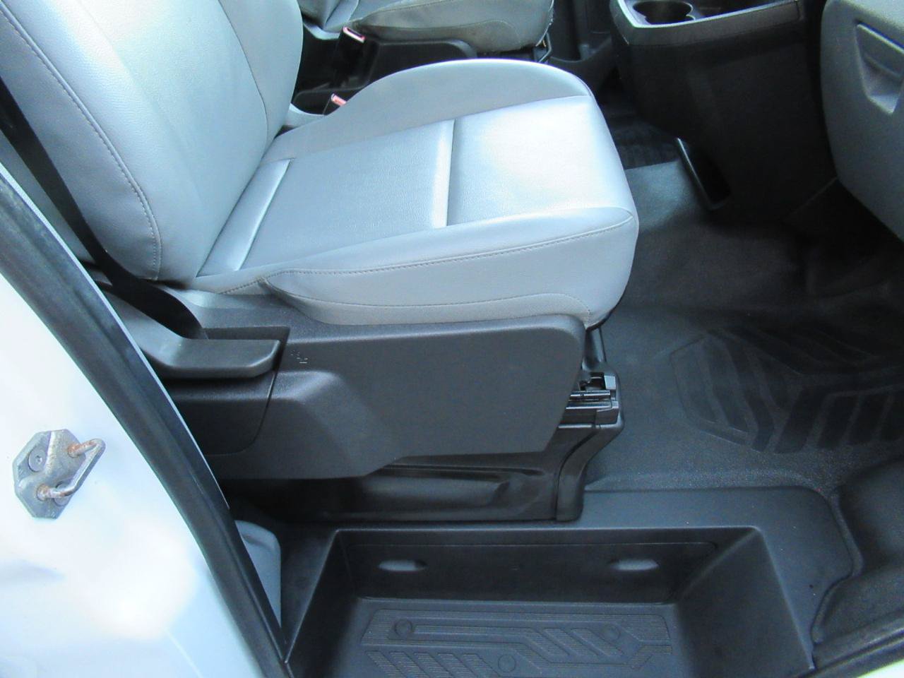Used 2017 Ford Transit 250 148 Medium Roof RWD image 9