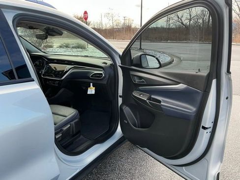 Used 2022 Chevrolet Bolt EUV Premier w/ Sun & Sound Package image 22