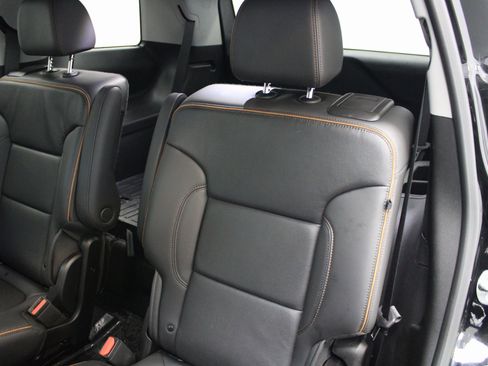 Used 2023 GMC Acadia AT4 image 28