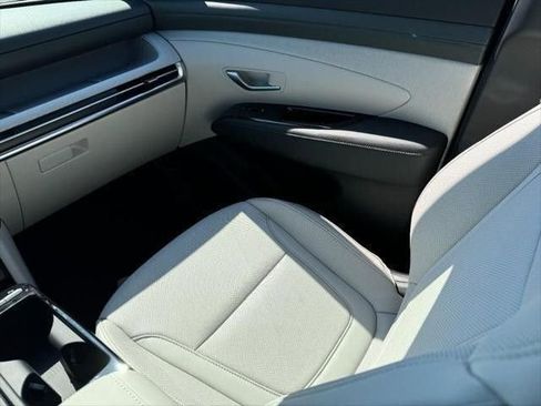 Certified 2025 Hyundai Tucson Limited FWD image 12
