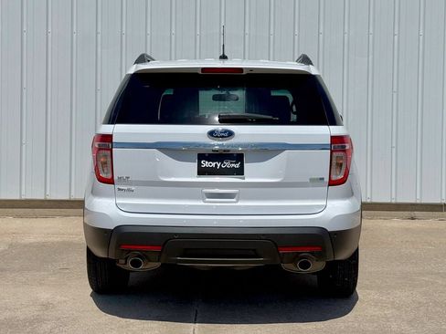 Used 2014 Ford Explorer XLT w/ Equipment Group 202A AWD/4WD image 5