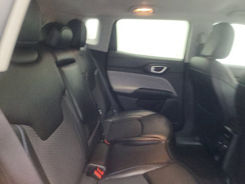 Used 2022 Jeep Compass Latitude w/ Mopar Graphics Package AWD/4WD image 19