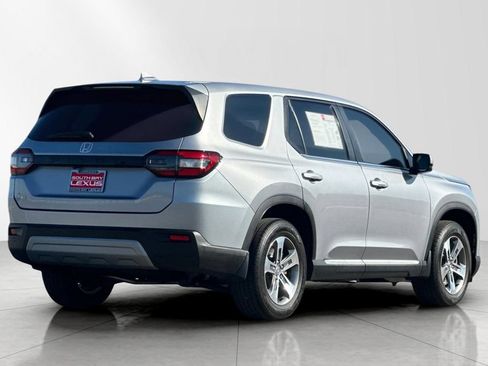 Used 2025 Honda Pilot EX-L image 6