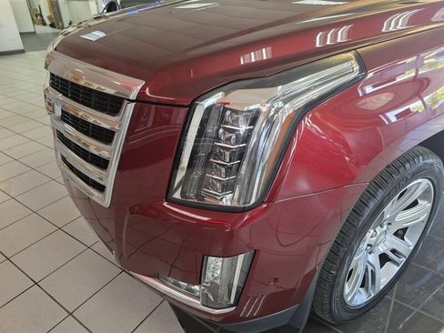Used 2019 Cadillac Escalade Premium Luxury AWD/4WD image 15