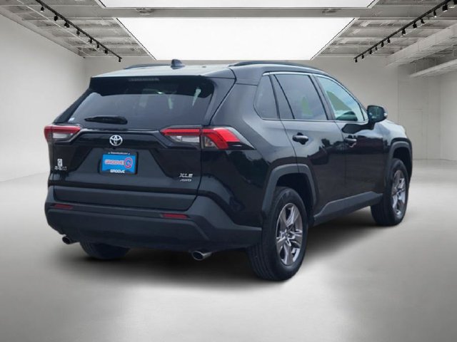Used 2025 Toyota RAV4 XLE AWD/4WD image 6