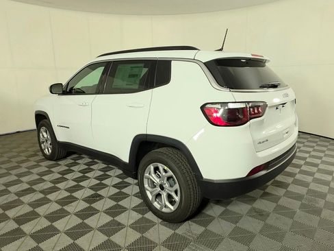 New 2026 Jeep Compass Latitude image 7