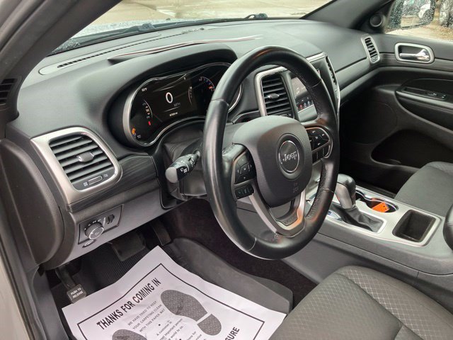 Used 2019 Jeep Grand Cherokee Laredo AWD/4WD image 13