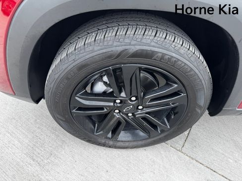 Used 2024 Chevrolet Trax ACTIV w/ Sunroof Package image 8