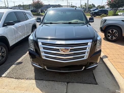Used 2018 Cadillac Escalade Platinum AWD/4WD image 1