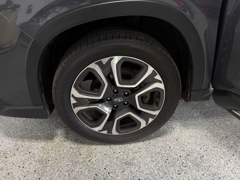 Used 2023 Subaru Ascent Limited image 32