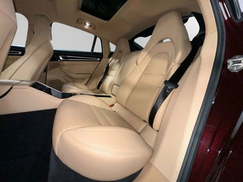 Used 2018 Porsche Panamera 4 image 8