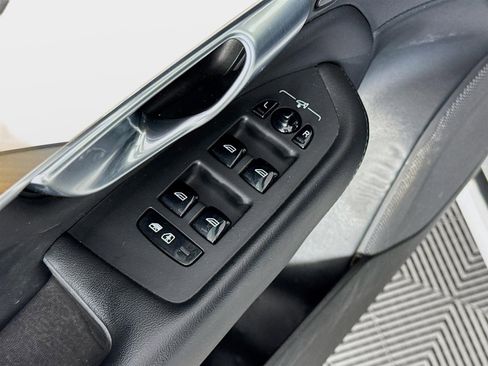 Used 2024 Volvo XC90 B5 Plus w/ Protection Package Premier image 21